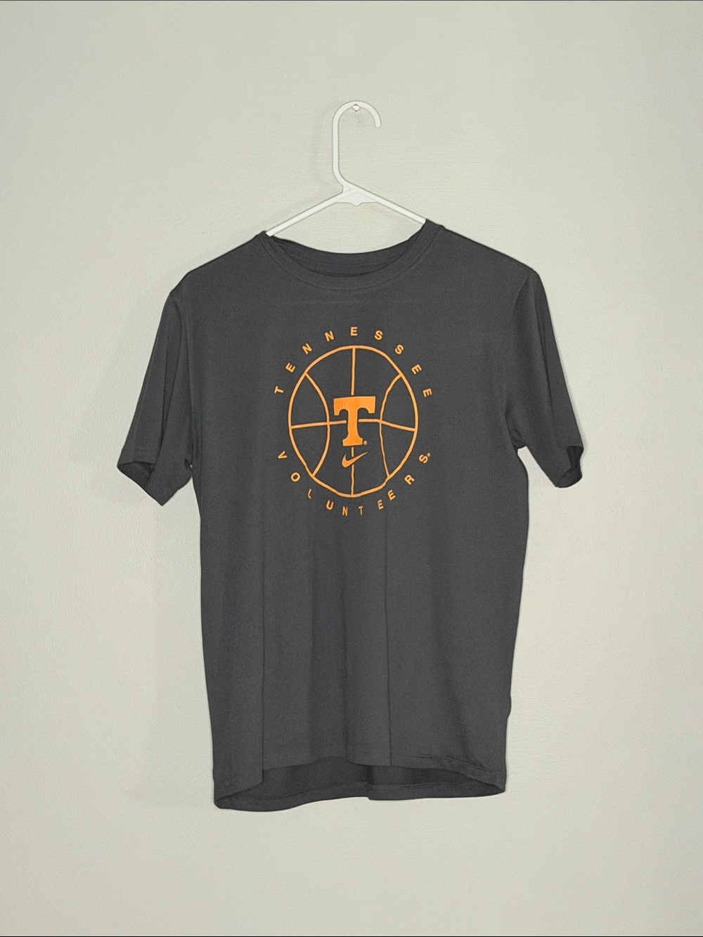 Men’s medium Tennessee basketball Nike shirt